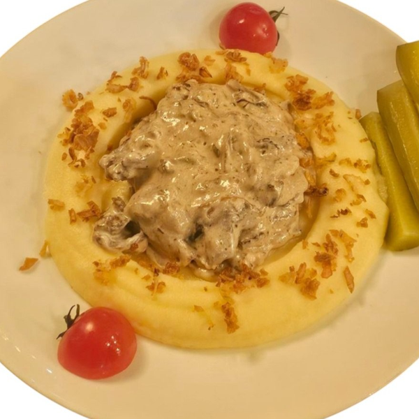 Бефстроганов с картофельным пюре