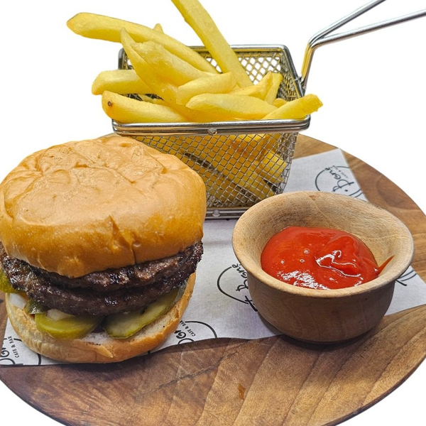 Гамбургер с картофелем фри