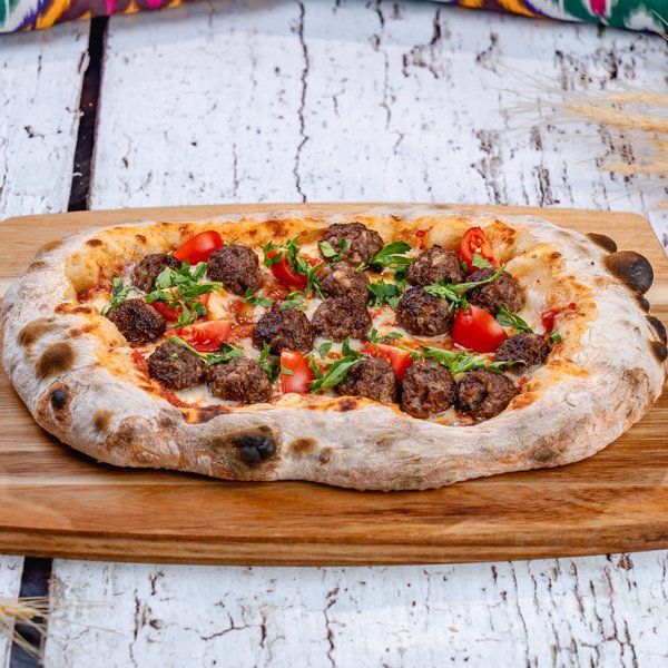 Пицца с говяжьими фрикадельками