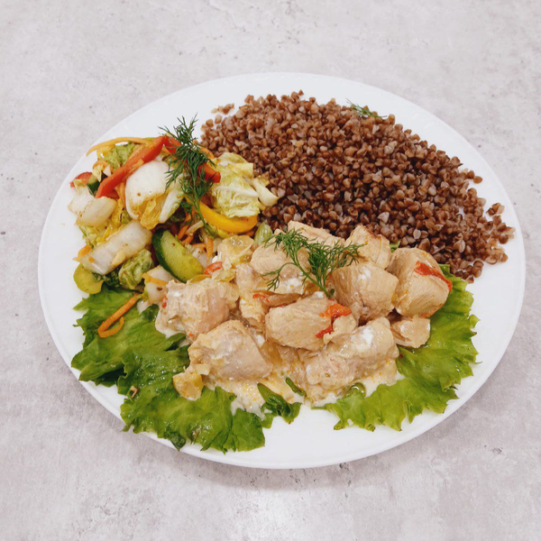 Фрикасе из куриной грудки с гарниром