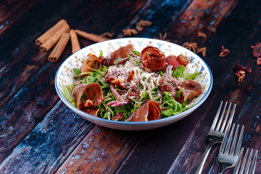 Салат с бастурмой