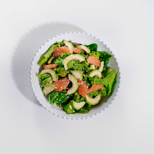 Авокадо с грейпфрутом, микс из салатов, заправка горчично-медовая