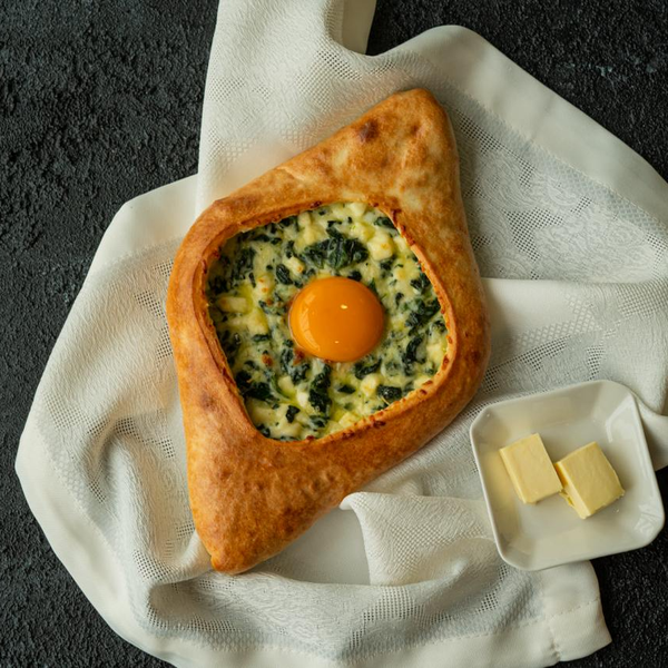 Хачапури по-аджарски со шпинатом