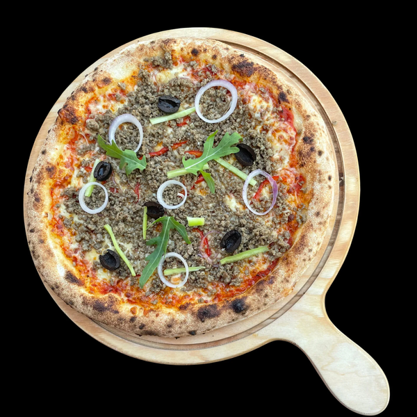 Пицца с фаршем и рукколой