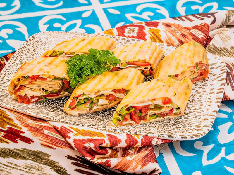 Лаваш завернутый с брынзой и зеленью