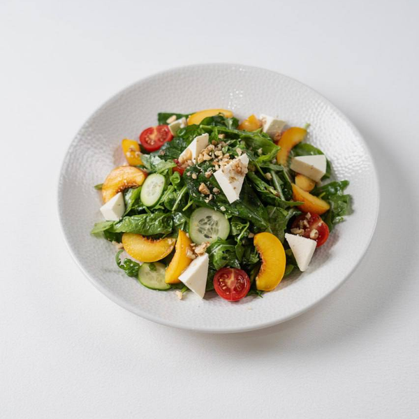 Салат с персиком