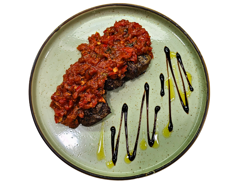 Медальоны с теплой томатной сальсой