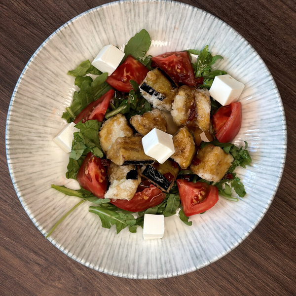 Салат с хрустящими баклажанами