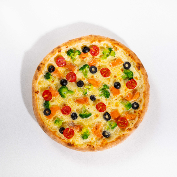 Пицца с форелью и брокколи