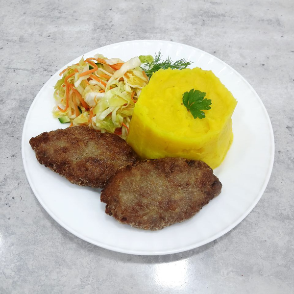 Домашние котлеты с гарниром