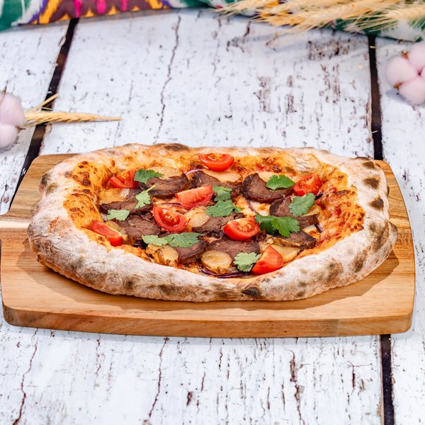 Пицца с казы и красным луком