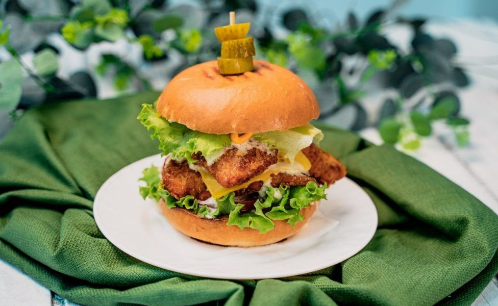 Двойной куриный бургер