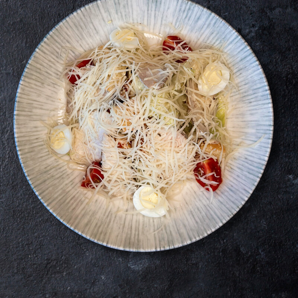 Салат Цезарь с курицей
