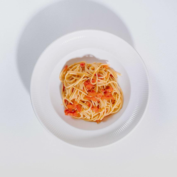 Спагетти AL POMODORO E BASILICO