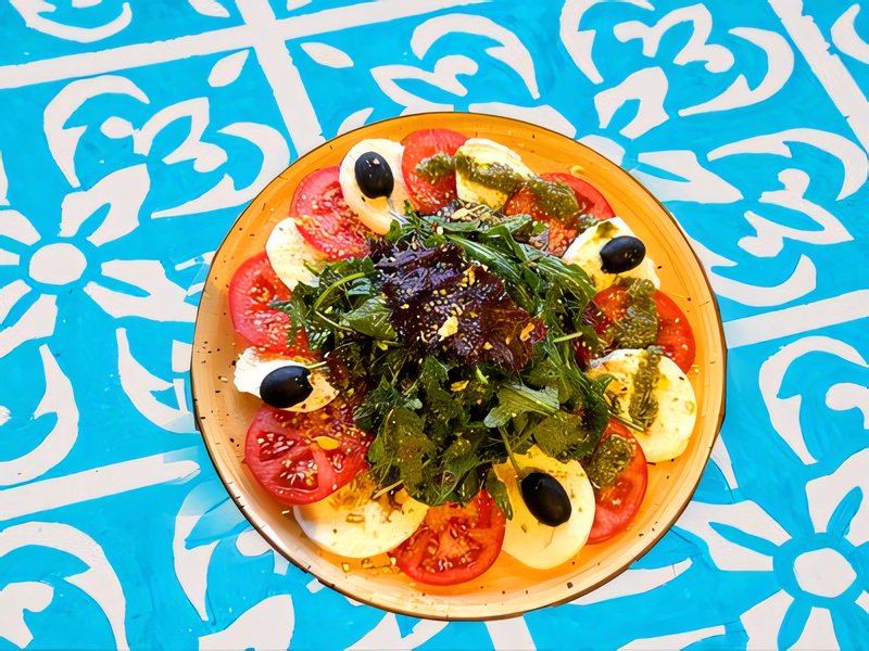 Салат Моцарелла