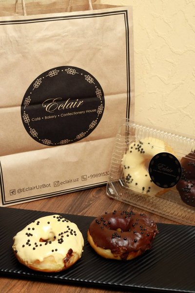 Пончики шоколадные и фруктовые