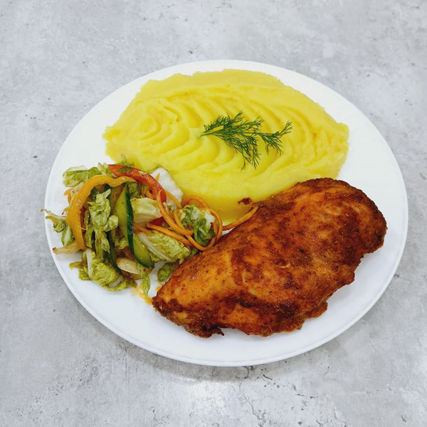 Запеченная (целая) грудка с гарниром