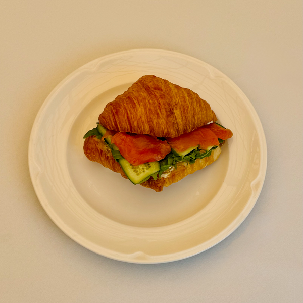 Круассан с форелью