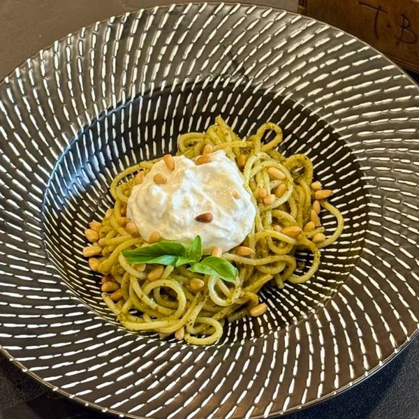 Паста со страчателлой и песто