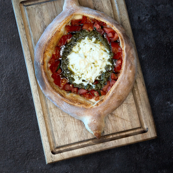 Хачапури по-аджарски с соусом песто