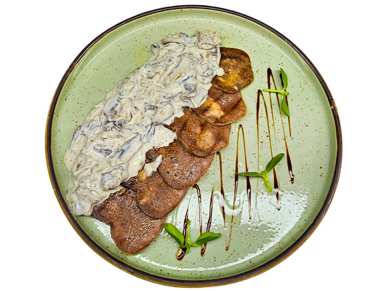 Язык в сливочно-грибном соусе