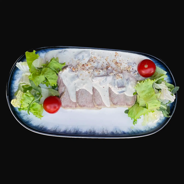 Говяжий язык в сливочном соусе с грибами