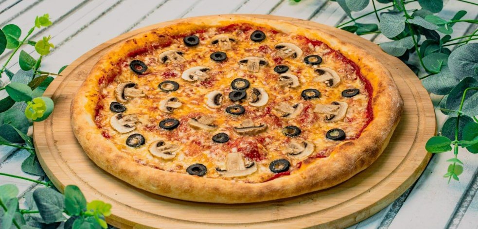 Пицца с грибами и сыром