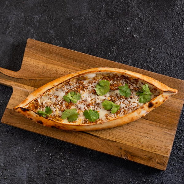 Пиде с говядиной и сыром