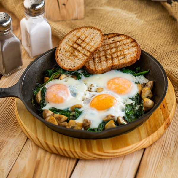 Яичница со шпинатом и грибами